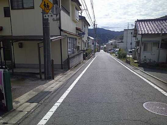 【前面道路含む現地写真】