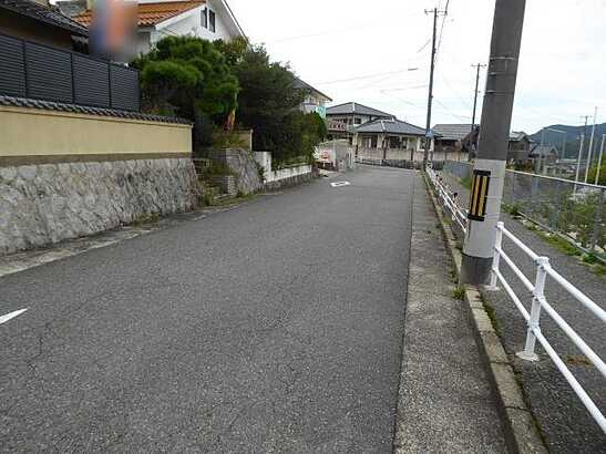 【前面道路含む現地写真】