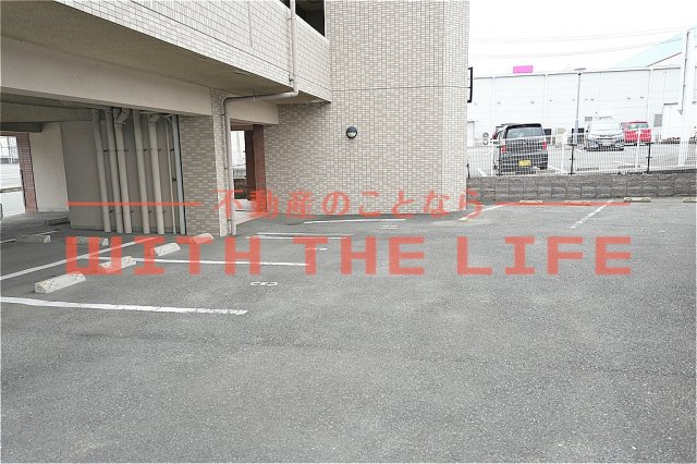 サンピーノ【キャッシュバック対象物件】の駐車場|駐車場があります