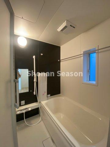 【浴室】 | お子様と一緒に浸かれる広々としたバスタブで一日頑張った身体を癒してくださいね♪