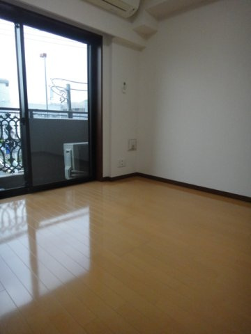 川崎市多摩区東生田１丁目の賃貸マンションの居間・リビング