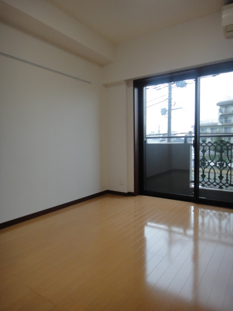 川崎市多摩区東生田１丁目の賃貸マンションの居間・リビング