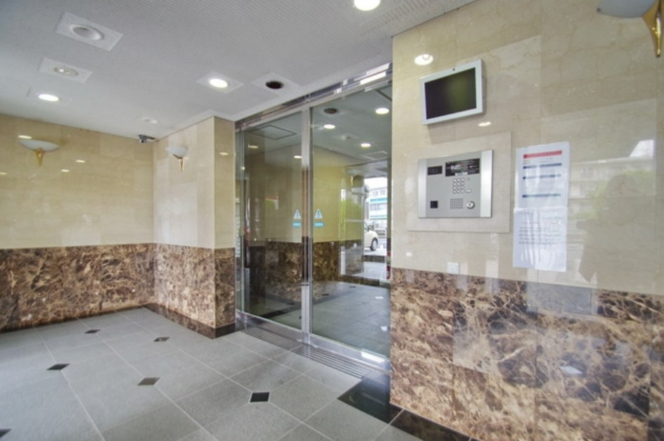 川崎市多摩区東生田１丁目の賃貸マンションのロビー