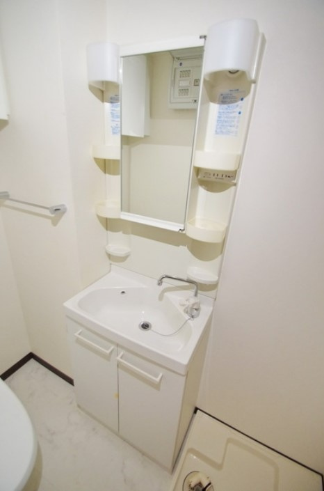 川崎市多摩区東生田１丁目の賃貸マンションの洗面所