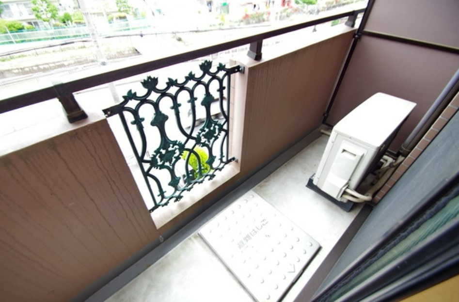 川崎市多摩区東生田１丁目の賃貸マンションのバルコニー