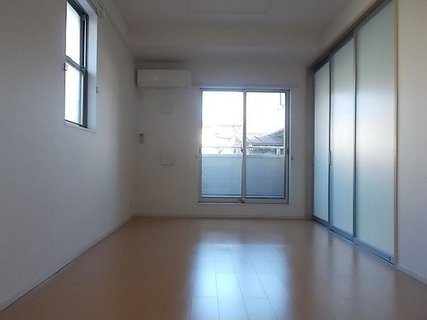 インノバールの洋室