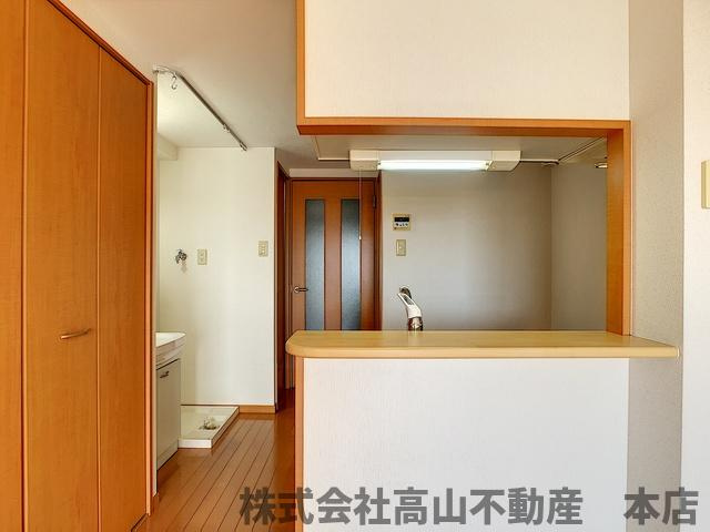 アスパラ倶楽部の居間・リビング