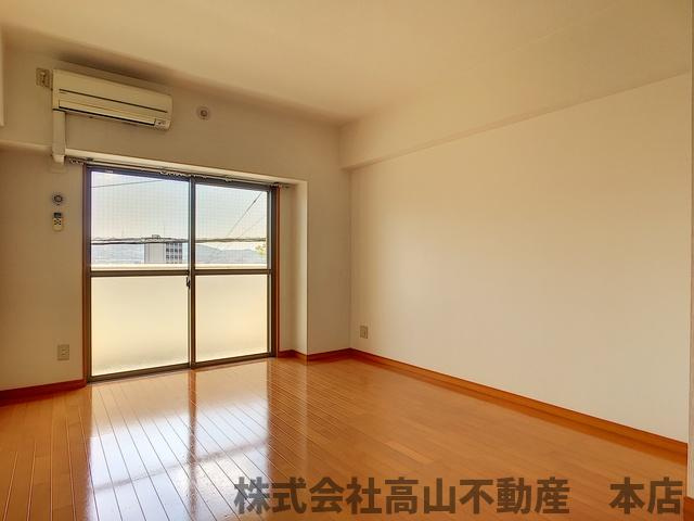 アスパラ倶楽部の居間・リビング