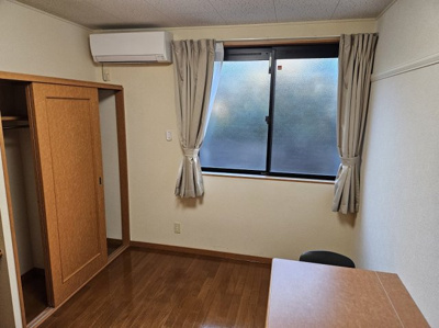 【居間・リビング】 | レオパレスウェル春日 | 備品や設備仕様は号室等により異なります現地をご確認下さい。