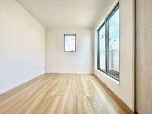 大田区西六郷1丁目　新築戸建　残1棟の洋室|白を基調とした室内は、明るい空間を造り出すだけでなく、清潔感をもたらしてくれます。（B号棟）
現地ご見学希望・資料請求などお気軽にお問い合わせ下さい！
03-5990-5201