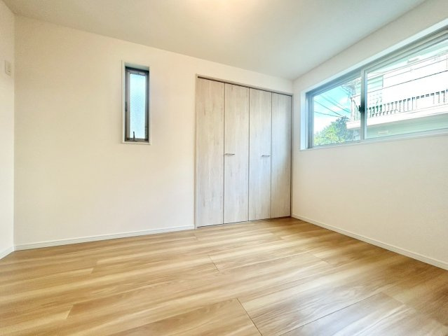 大田区西六郷1丁目　新築戸建　残1棟の洋室|全居室収納付きですので、お部屋を有効的に使うことが出来ます！（B号棟）
現地ご見学希望・資料請求などお気軽にお問い合わせ下さい！
03-5990-5201