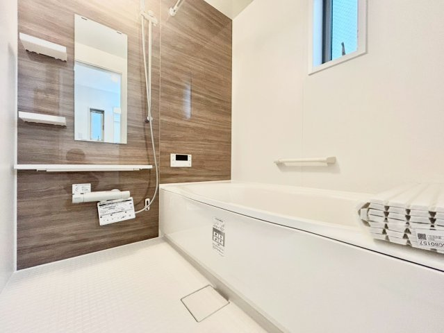 大田区西六郷1丁目　新築戸建　残1棟の浴室|追い焚き機能付きのため、帰りが遅くなった日にも温かい湯船に浸かって疲れを癒すことができます。（B号棟）
現地ご見学希望・資料請求などお気軽にお問い合わせ下さい！
03-5990-5201