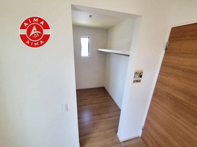 福岡市東区三苫2丁目第6-3棟(1号棟)の収納|洋服や大きな荷物が多い方や人数の多いご家族などは、一般的なクローゼットよりもウォークインクローゼットのほうが使い勝手が良いです。