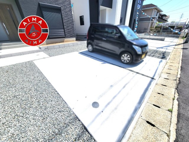 福岡市東区三苫2丁目第6-3棟(1号棟)の駐車場|広々した駐車場になります。3台並列駐車となります。