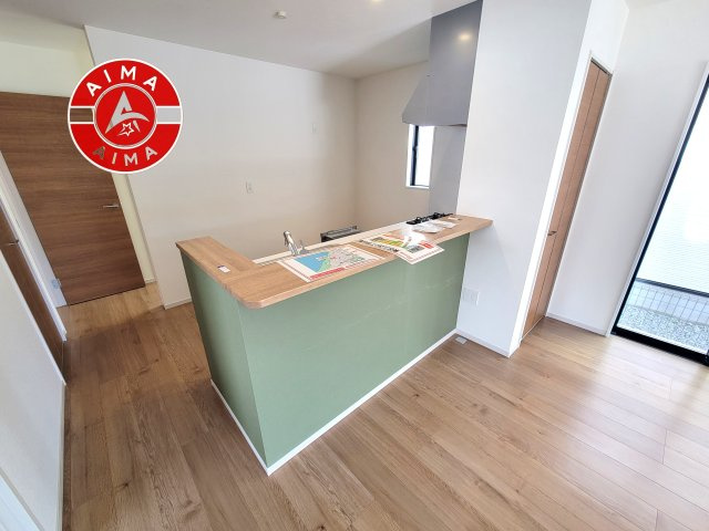 福岡市東区三苫2丁目第6-3棟(1号棟)のダイニング|キッチンから立ち込める香りが今日の料理を期待させます。