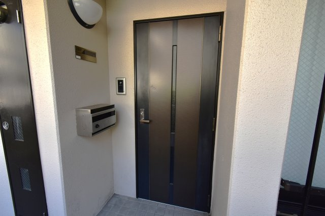 アルコイリス双葉ケ丘壱番館の玄関