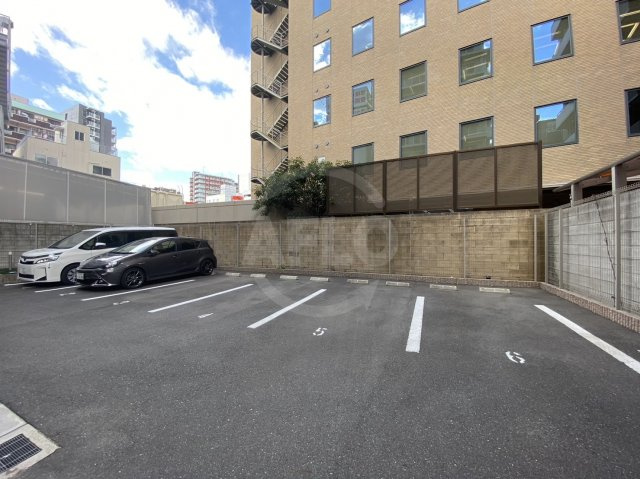 エスリード難波グレイスの駐車場| エスリード難波グレイス　駐車場