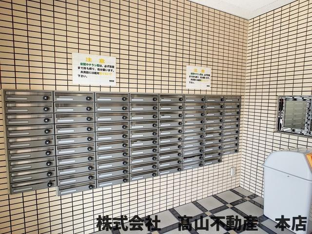 ロイヤルヒルズタワーの駐車場