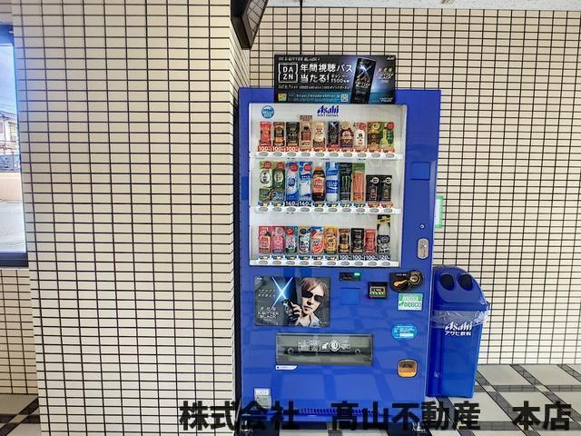 ロイヤルヒルズタワーのエントランス