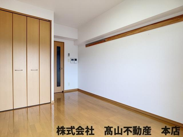 ロイヤルヒルズタワーの洋室