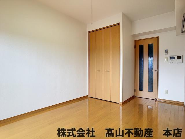 ロイヤルヒルズタワーの洋室