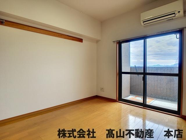 ロイヤルヒルズタワーの洋室