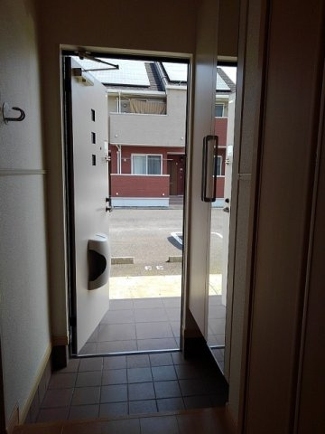 ガーデンコート　Ｆの玄関