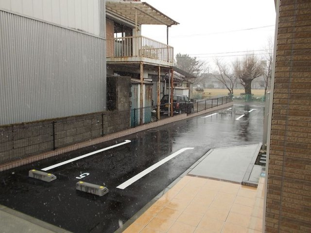 モーデ・グランツの駐車場