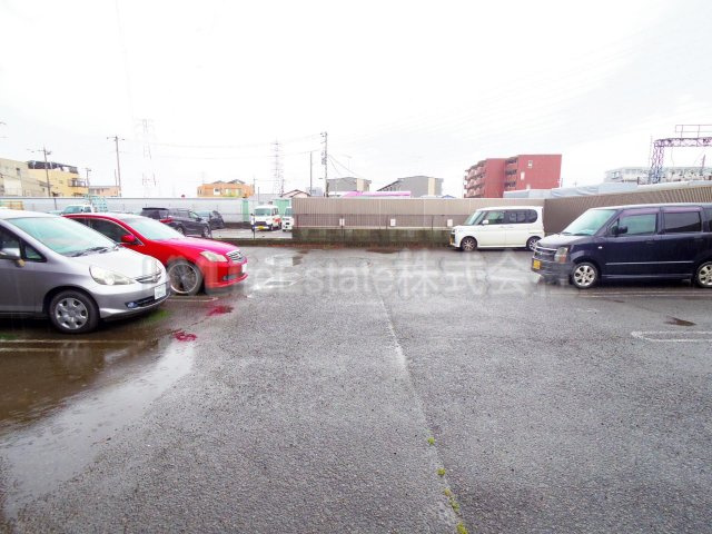 トミボナールの駐車場