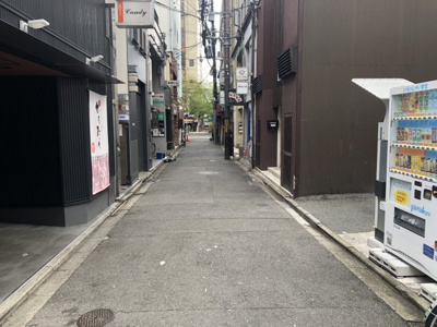 【前面道路含む現地写真】 | 四条河原町　事業用地