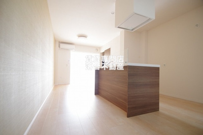 【居間・リビング】 | リバーサイドカネヤマ | 明るいリビング♪