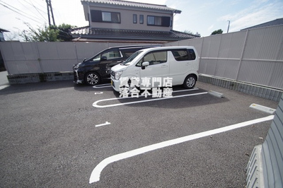 【駐車場】 | リバーサイドカネヤマ | 敷地内駐車場完備
