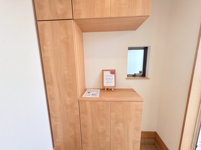 ハートフルタウンうるま市石川東恩納Ⅶ-A号棟　の玄関