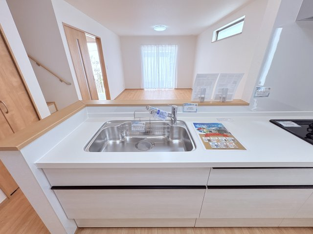 ハートフルタウンうるま市石川東恩納Ⅶ-A号棟　のキッチン