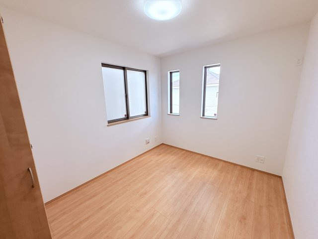 ハートフルタウンうるま市石川東恩納Ⅶ-A号棟　の洋室