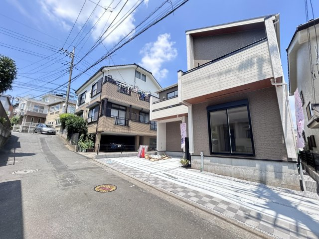 ふじみ野市南台２丁目の新築一戸建の前面道路含む現地写真