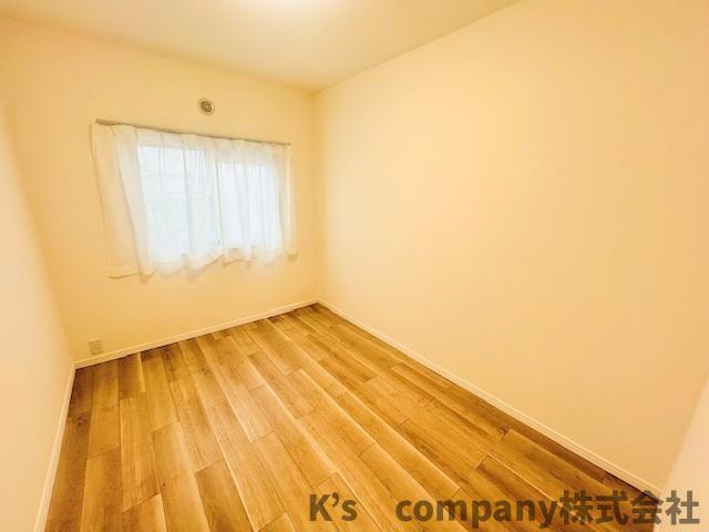 ◎藤沢市鵠沼海岸1丁目　コーポ鵠沼B棟の洋室|洋室5.4帖◇お子様のお部屋や趣味のお部屋にお使いいただけます☆