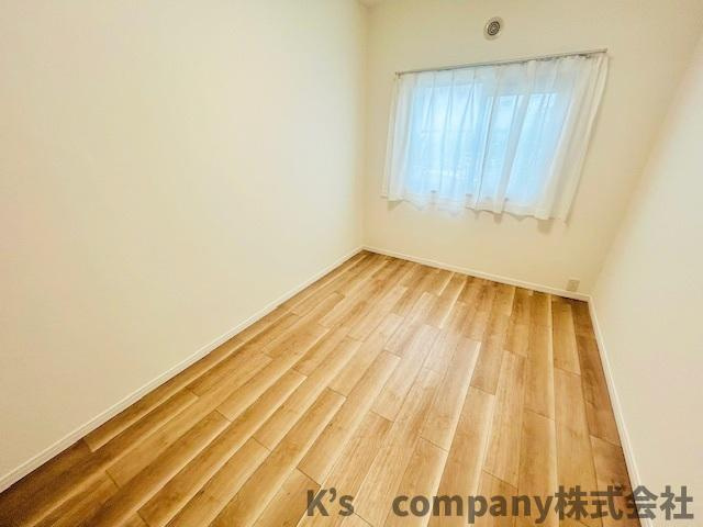 ◎藤沢市鵠沼海岸1丁目　コーポ鵠沼B棟の洋室|洋室5.4帖◇お子様のお部屋や趣味のお部屋にお使いいただけます☆