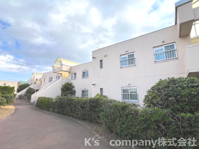 ◎藤沢市鵠沼海岸1丁目　コーポ鵠沼B棟の居間・リビング|リビングは広々17.5帖◇広い窓から明るい日差しが差し込みます♪