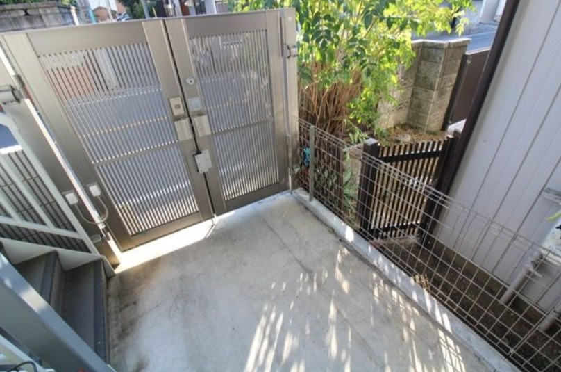 ブルーム浦和元町のエントランス