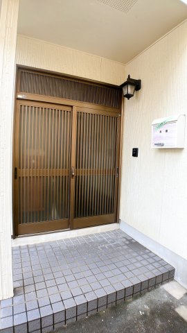美浜町河和台1丁目戸建ての玄関