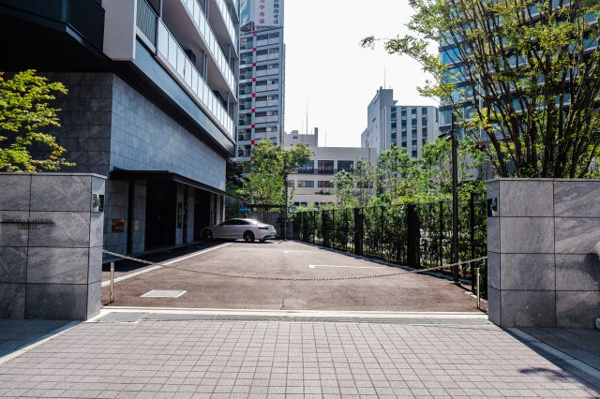 【駐車場】 | 【敷地内駐車場】タワーパーキングなので、愛車が風雨にさらされる心配もございません！
