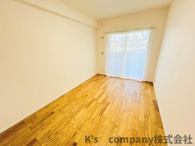 茅ヶ崎市緑が浜　ライオンズマンション茅ヶ崎グランコースト　2階の洋室|洋室7帖◇優しい日差しが入るお部屋で主寝室におすすめです◇