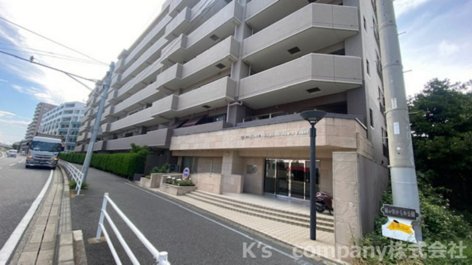 茅ヶ崎市緑が浜　ライオンズマンション茅ヶ崎グランコースト　2階|目の前はゆとりある広い歩道です♪