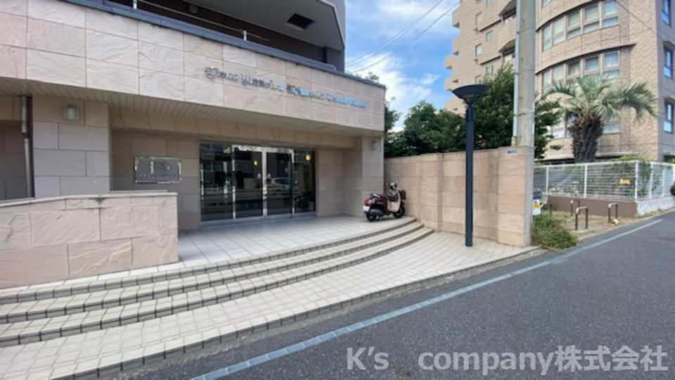 茅ヶ崎市緑が浜　ライオンズマンション茅ヶ崎グランコースト　2階|エントランス入口部分です☆