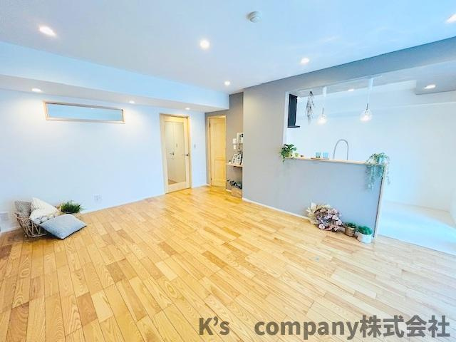 茅ヶ崎市緑が浜　ライオンズマンション茅ヶ崎グランコースト　2階の居間・リビング|南向きリビングは広々とした広さの19帖以上♪