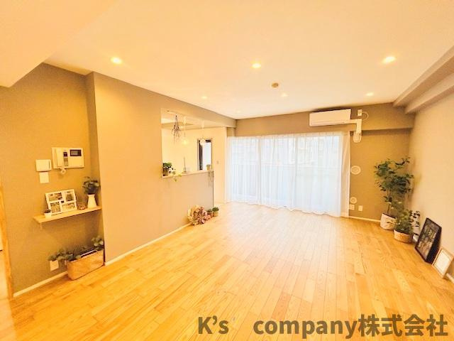 茅ヶ崎市緑が浜　ライオンズマンション茅ヶ崎グランコースト　2階の居間・リビング|広い窓からは明るい日差しが差し込みます☆