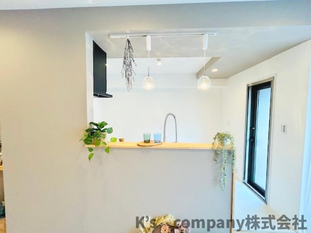 茅ヶ崎市緑が浜　ライオンズマンション茅ヶ崎グランコースト　2階のキッチン|キッチン側からもバルコニーへの出入りが可能な扉がついています◇