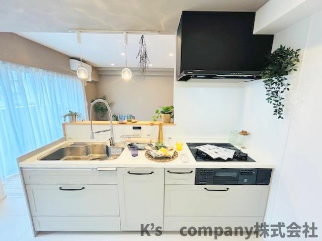 茅ヶ崎市緑が浜　ライオンズマンション茅ヶ崎グランコースト　2階のキッチン|爽やかな白を基調としたシステムキッチン☆