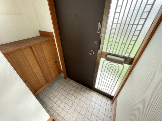 藤岡市藤岡　中古900①の玄関